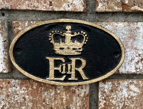 ER II Cast Iron Small Plaque