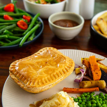 HOT CHICK - Peri-Peri Chicken, Chorizo & White Wine Pie 7oz