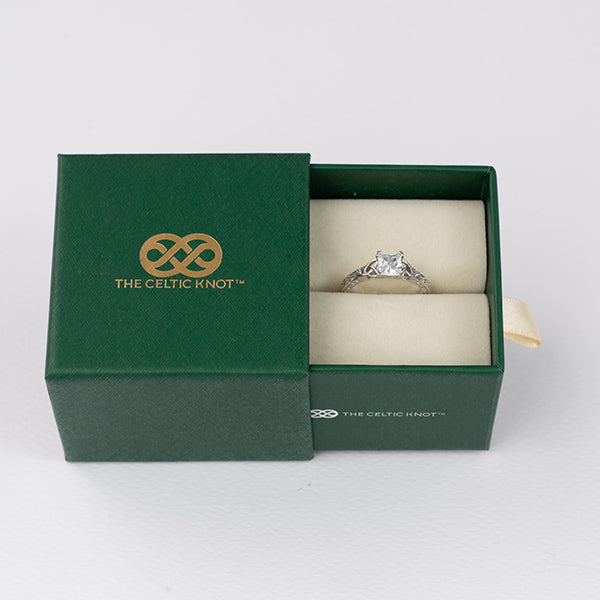 Trinity Knot™ Ring — 18K White Gold | Diamond