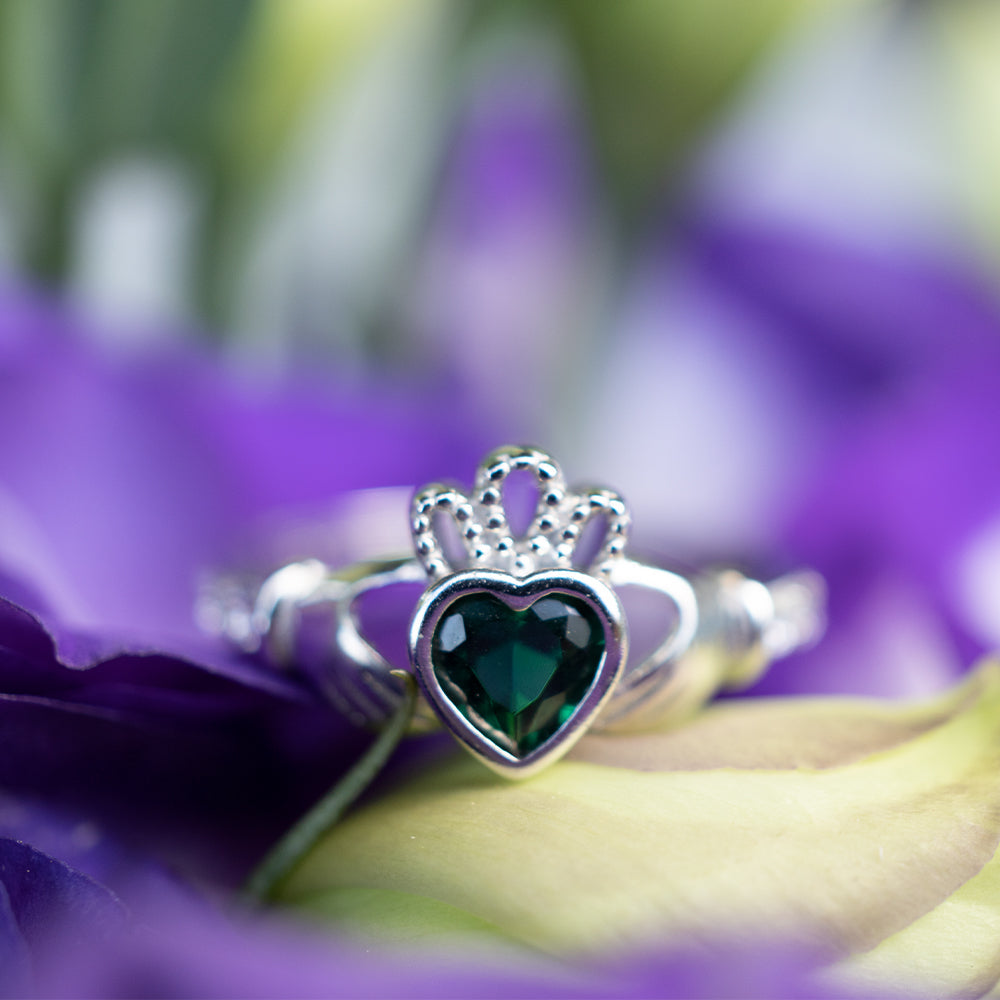 The Claddagh™ Ring — 18K White Gold | Emerald Heart
