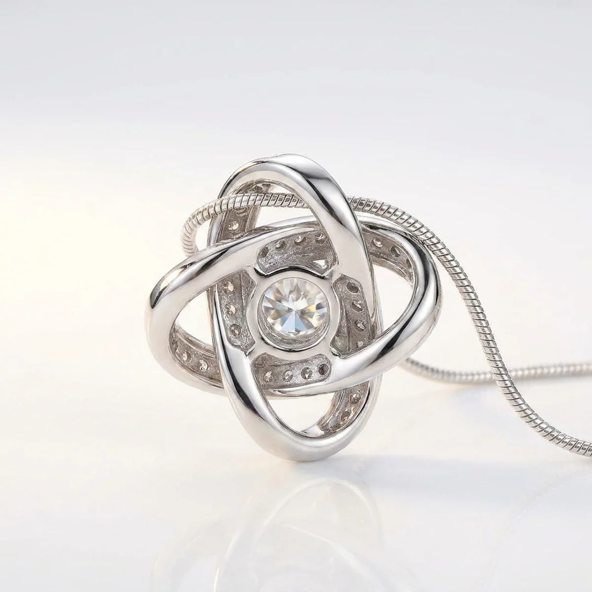Celtic Knot™ Pendant — 18K White Gold | Diamond