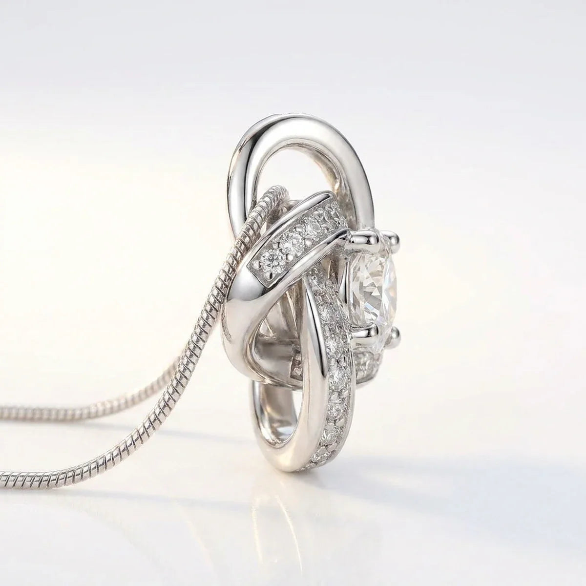 Celtic Knot™ Pendant — 18K White Gold | Diamond