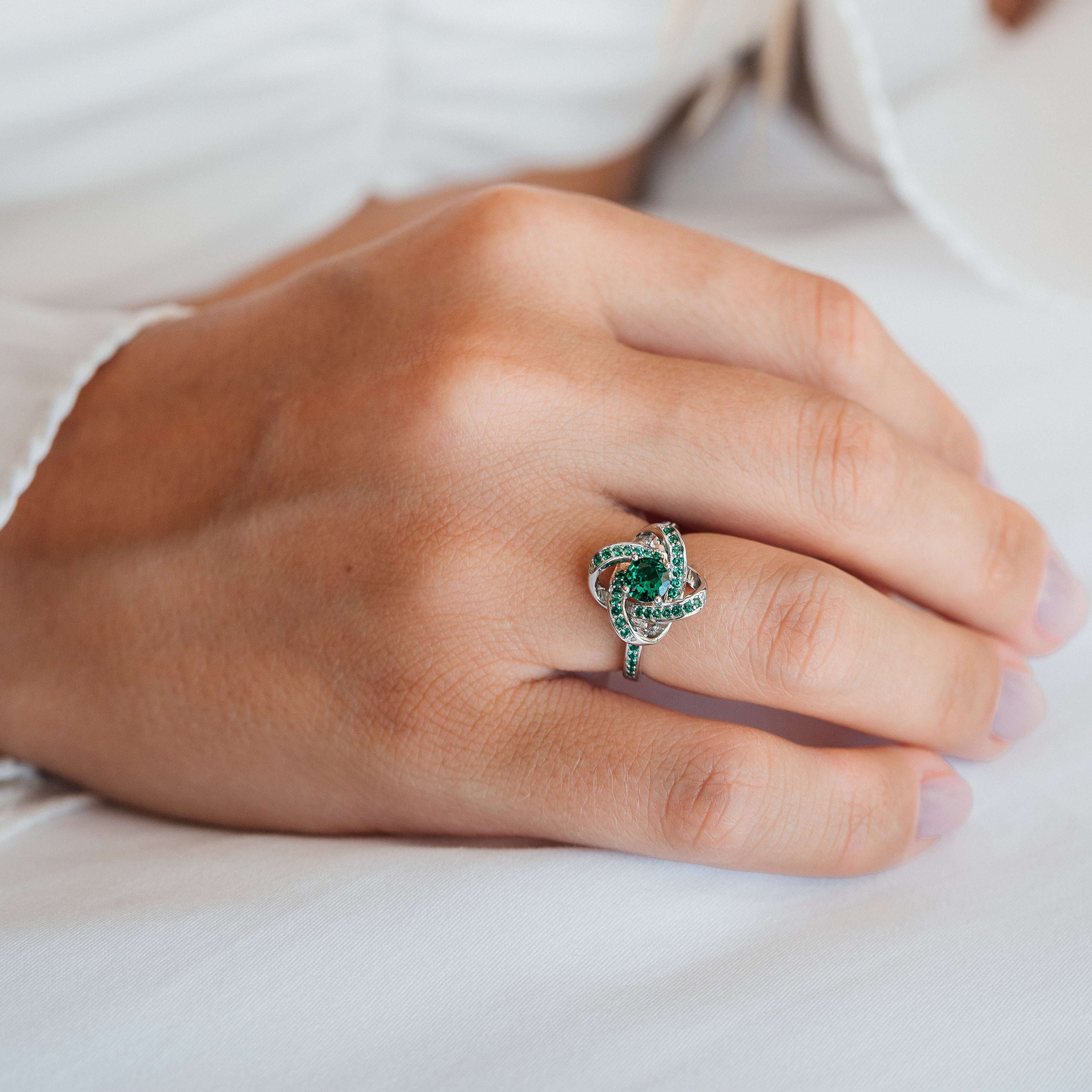 Celtic Knot™ Ring — 18K White Gold | Emerald