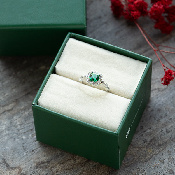 Enchanted Emerald™ Ring — 18K White Gold | Diamond Accent
